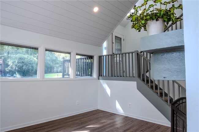 Photo - 8025 Cedar Cove