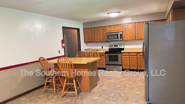 Photo - 1305 Ridgeway Cir