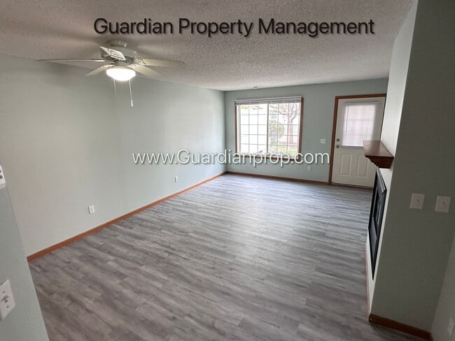 Photo - Apple Valley Corner Unit Town Home W/dedicated Office, 2 Car Garage, Washer/Dryer, Dishwasher