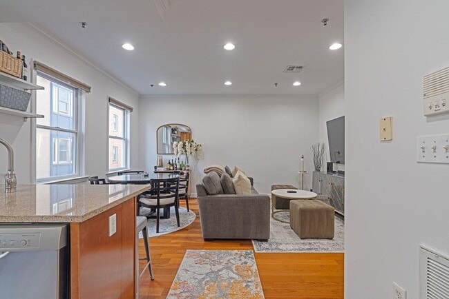 Photo - 620 38th St Unit 903