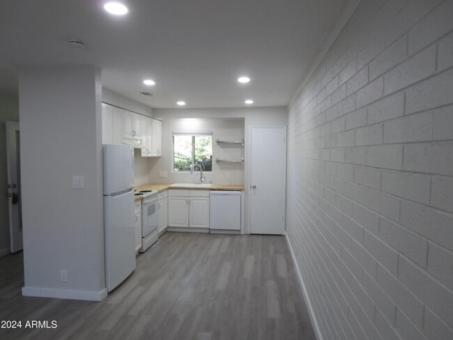 Photo - 1450 E Bethany Home Rd