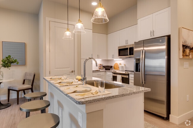 2BR, 2BA- 1104SF