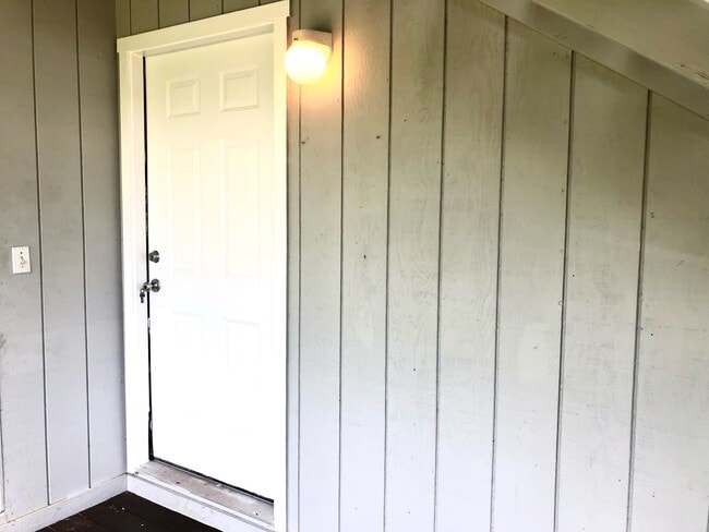 Photo - 15-1579-1579 Loke Rd