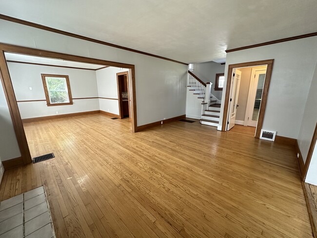 Photo - 2108 Oxford St