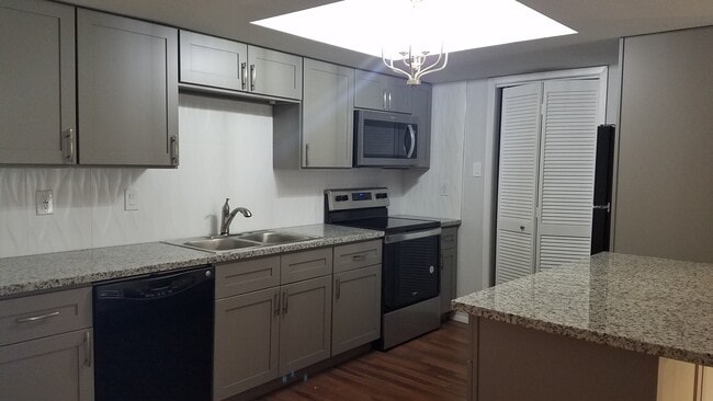 Building Photo - 14777 Wunderlich Dr Unit #1705 Rental