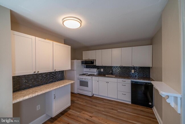 Photo - 103 S Walnut St