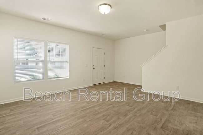 Photo - 300 Cherwell ct