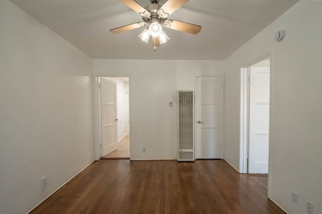 Photo - 14229 Victory Blvd Unit 14233.5