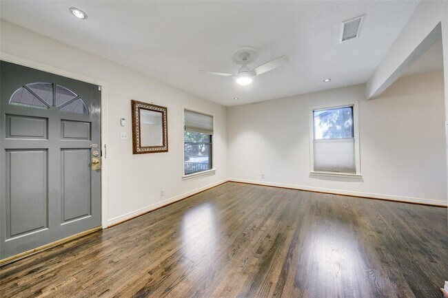 Photo - 10518 Newcombe Dr