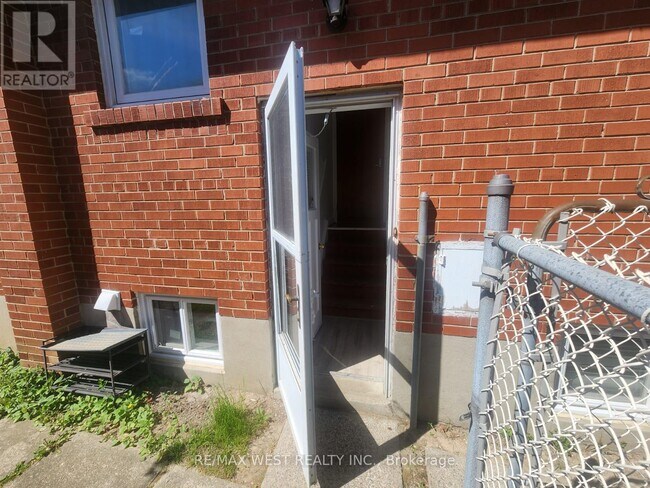 Photo - 5 Ludgate Dr