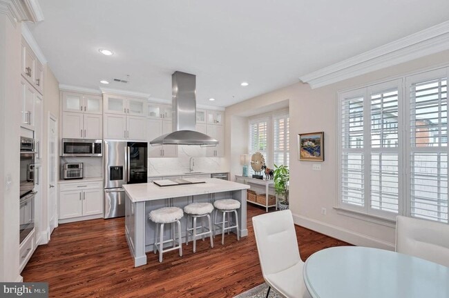 Photo - 705 Lyles Ln