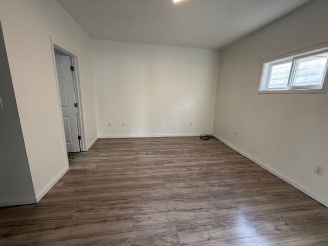 Photo - 49 Amm St Unit Rear Apartment