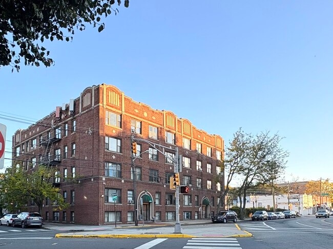 Building Photo - 1870 John F. Kennedy Blvd Unit 2A