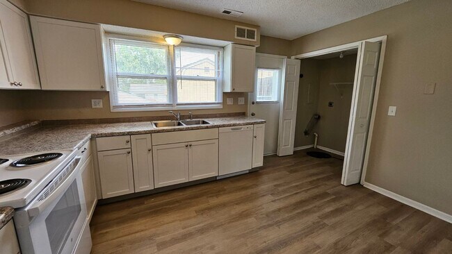 Photo - 2018 E Caulder Ave Unit 2018 E Caulder Avenue