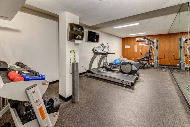 Lexington Hills Apartments