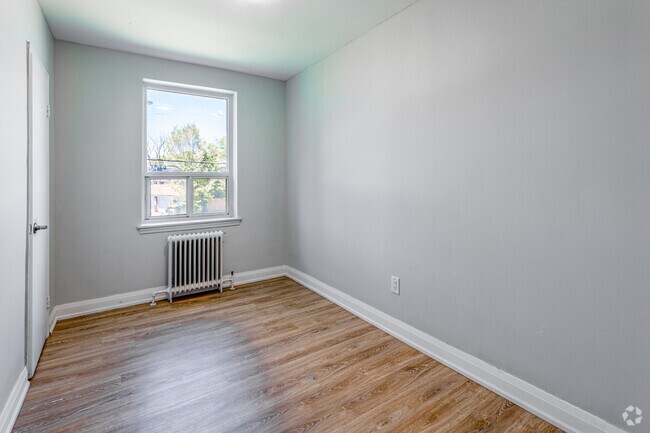 2BR, 1BA - 745SF - Bedroom
