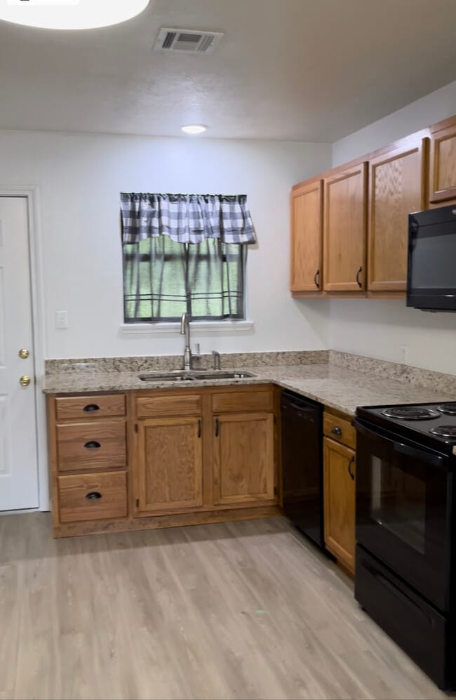 Photo - 1112 Shellie Ln Unit A