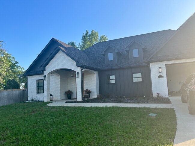 Photo - 15849 Avery Ln