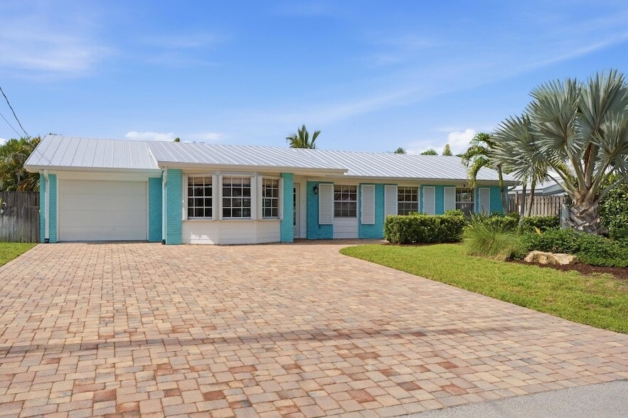 1603 SW Seagull Way