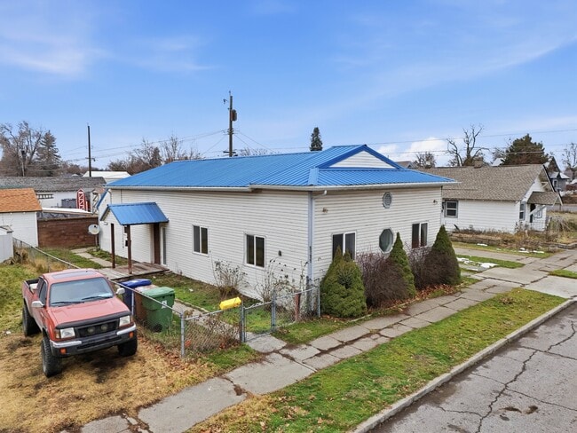 Building Photo - 5111 N Stone St