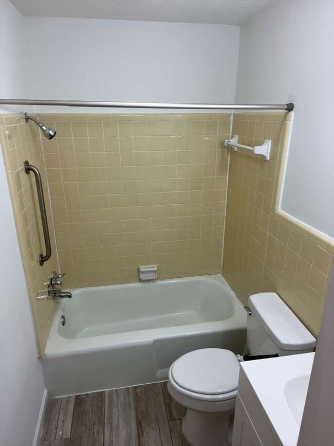Photo - 610 37th Ave N