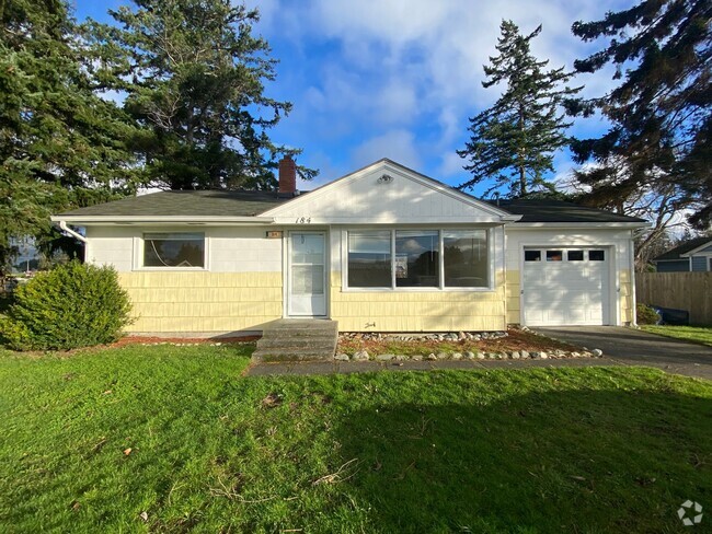 Building Photo - Comfortable 2 Bedroom 1 Bathroom Home with...