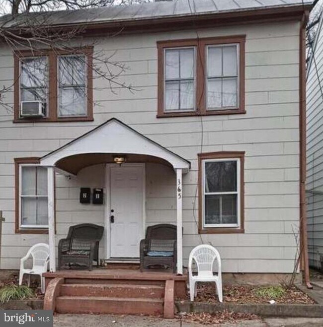 Photo - 365 N Evans St