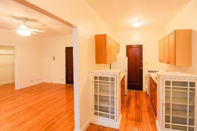 Building Photo - 115 Peterborough St Unit 6