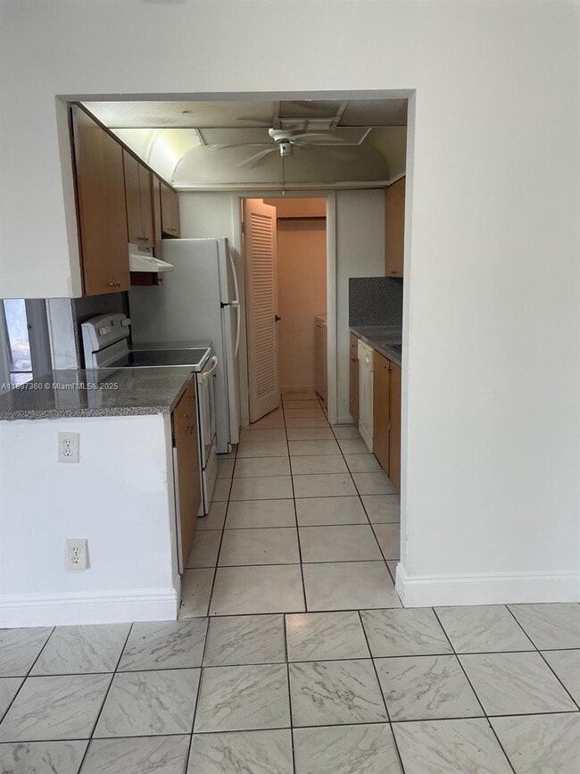 Building Photo - 810 SW 73rd Ave Unit 810