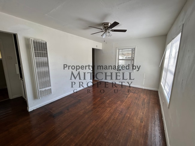Photo - 2/1/1 with 2 carports and covered patio!