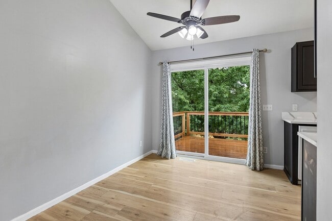 Photo - 3 Bedroom home with massive deck!