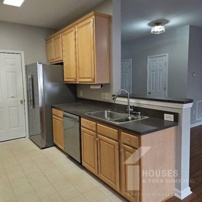 Photo - 203 Chardon Pl