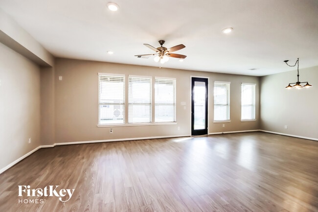 Photo - 25515 Kensington Lk Dr