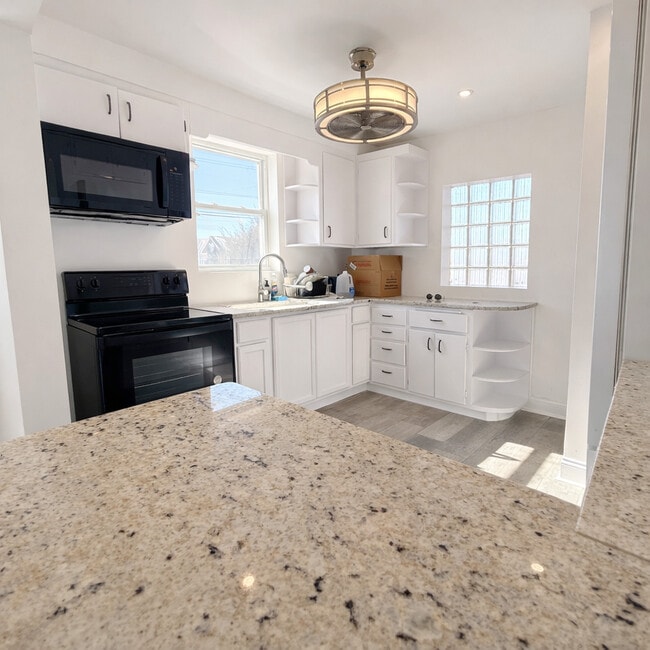 Photo - 3857 W 51st St