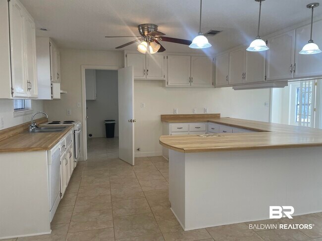 Photo - 1303 N Cedar St