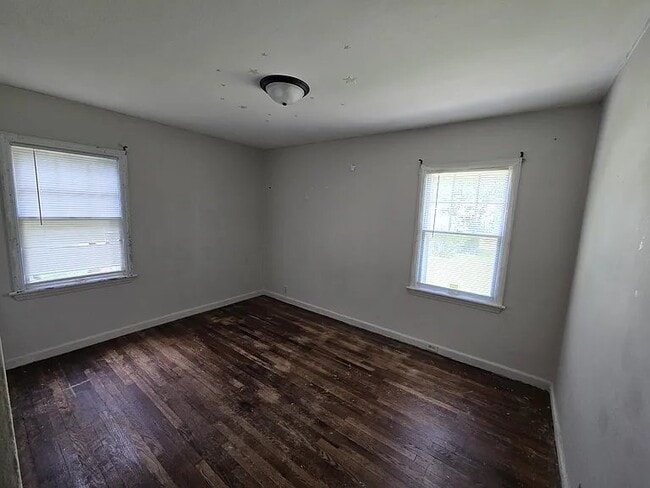 Photo - 2047 Beverly Pl