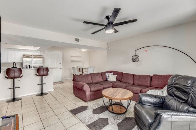 BEAUTIFUL AND SPACIOUS 1ST FLOOR MESA CONDO! - BEAUTIFUL AND SPACIOUS 1ST FLOOR MESA CONDO!