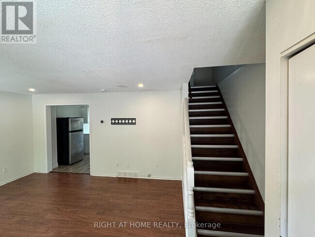 Photo - 168 Golfdale Crescent