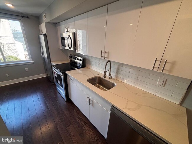 Photo - 3255 Ridge Ave Unit 2