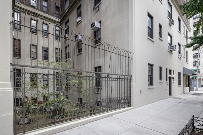 Photo - 1349-1355 Lexington Ave