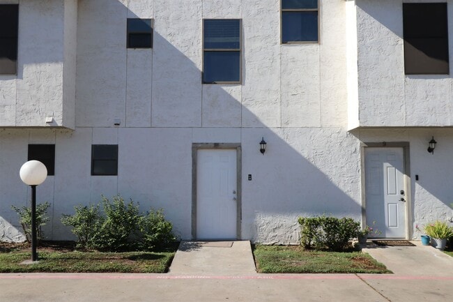 Photo - 100 W Village Blvd Unidad 10