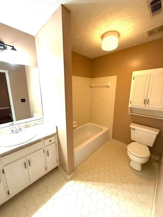 Photo - ** 2 bed 2 bath located off Vaughn road ** Call 334-366-9198 to schedule a self showing