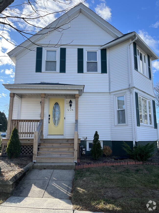 Building Photo - 219 Mauran Ave Rental