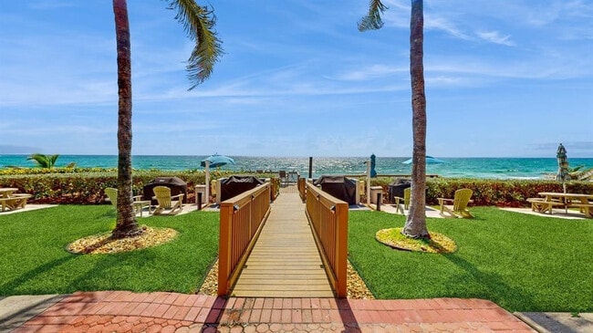 Photo - 1149 Hillsboro Mile Unidad 610