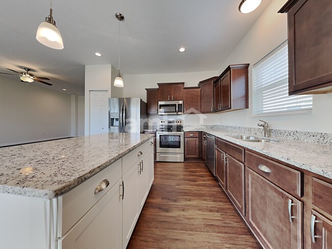 Photo - 877 Coralberry Ln