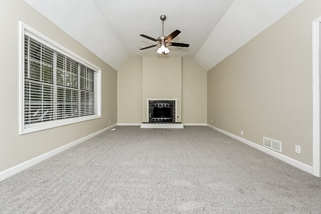 Photo - 130 Maple Pl