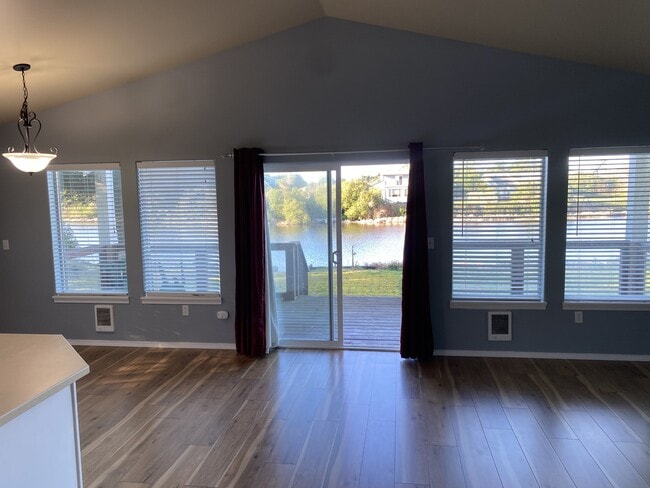 Photo - 348 Cockle St SW