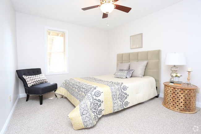 1BR, 1BA - 750 SF - Bedroom