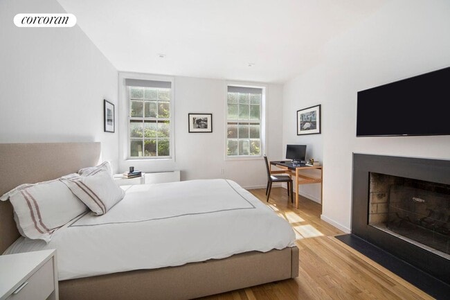 Photo - 77 Horatio St