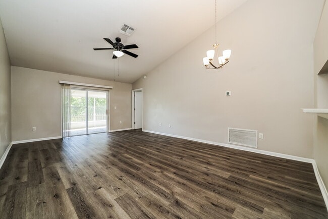 Photo - 206 Lookout Dr